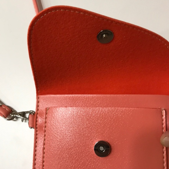 New leather Salmon colored crossbody - Picture 2 of 2